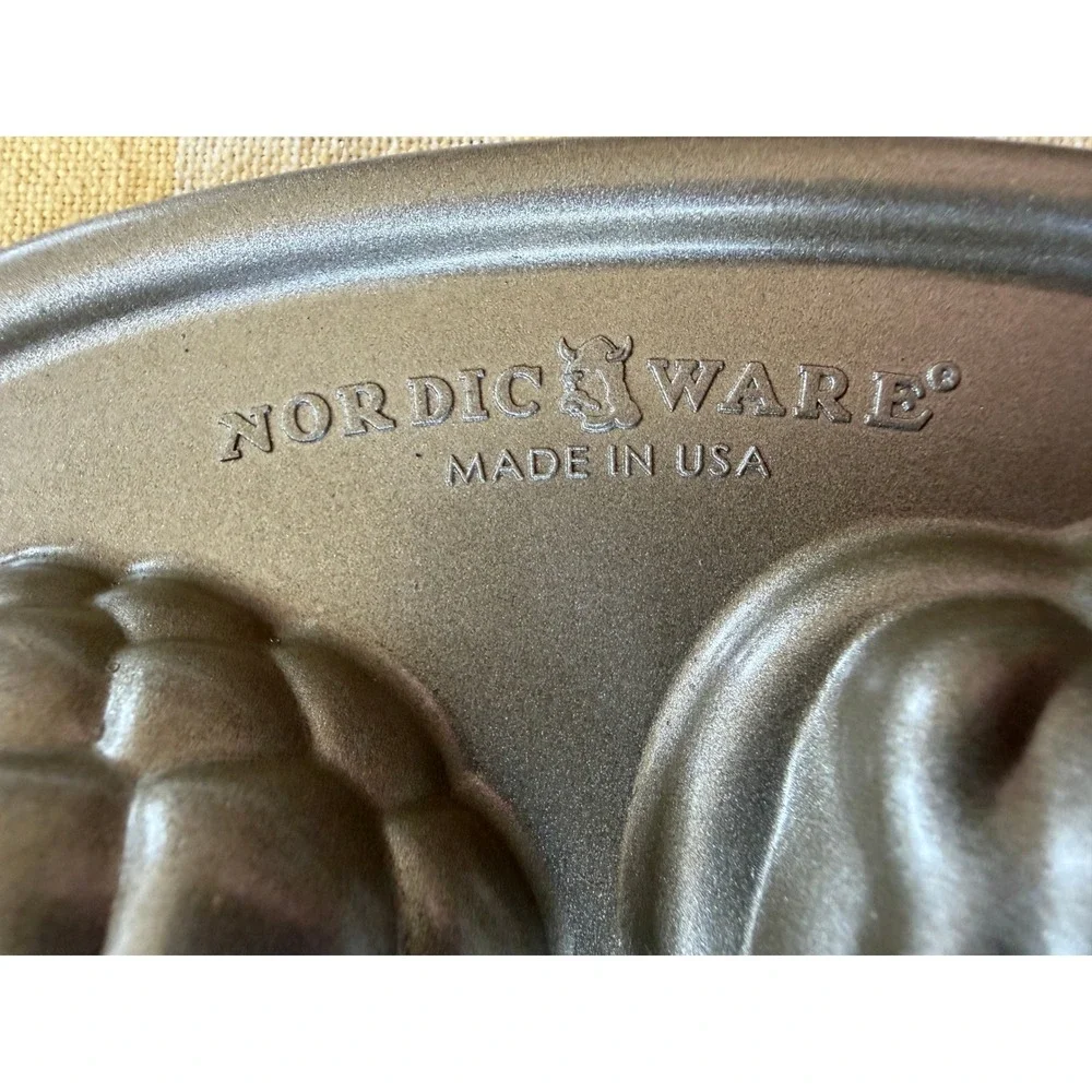 Williams Sonoma Nordic Ware Fall Cakelet Pan Gold 24 Well